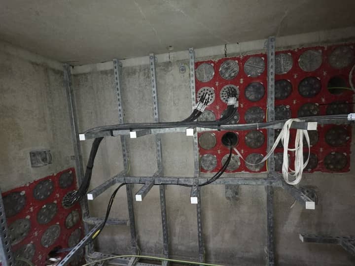 Industrial cable transit and containment routing on a live site