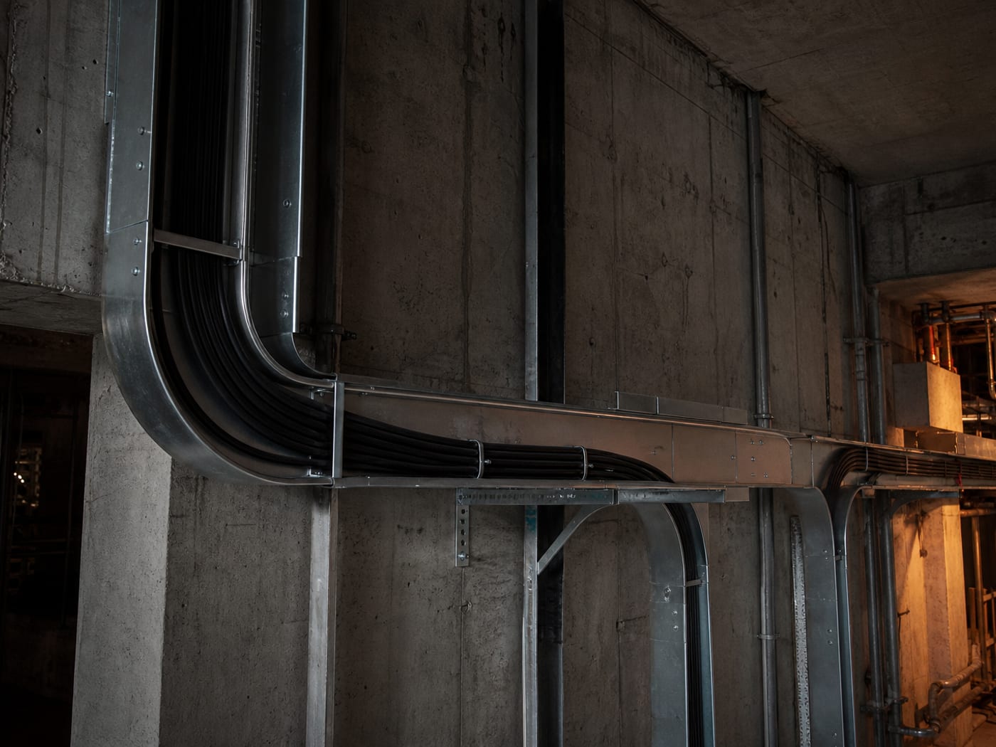 Industrial cable containment and trunking on a live site