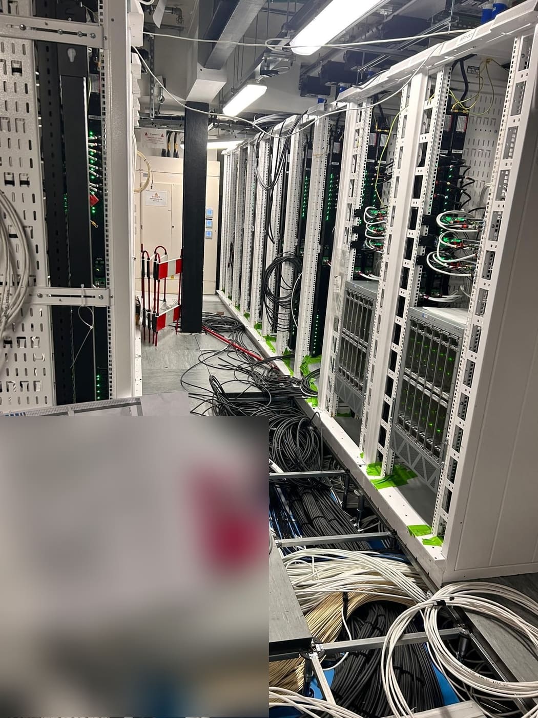 Multi-rack server room cabling delivery